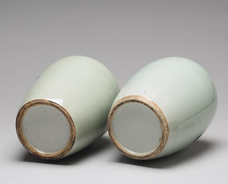 A matched pair of chinese jars with covers, late Qing dynasty, circa 1900.