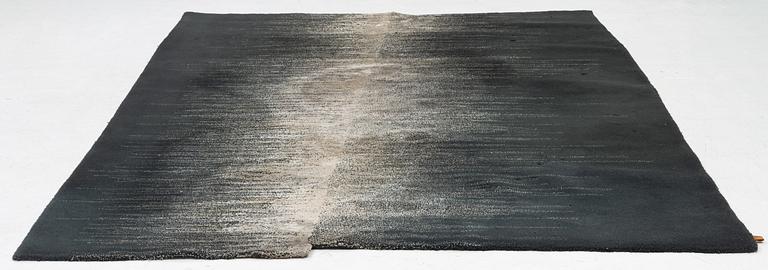 Petra Lundblad, salongsmatta, "Glimmer", Kasthall, 2017, ca 289 - 296 x 197 cm.