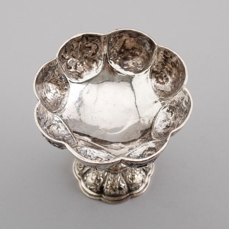 SKÅL på fot, silver, Nederländerna, 1800-/1900-tal. Vikt ca 120 gram.