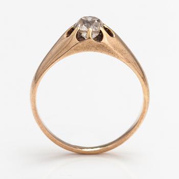 A 9K gold ring with an old-cut diamond ca. 0.44 ct.