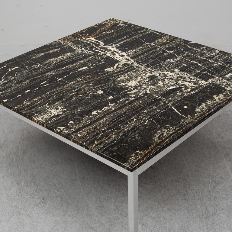 A late 20th century coffee table.