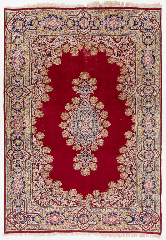 Carpet, Kirman, 314 x 220 cm.