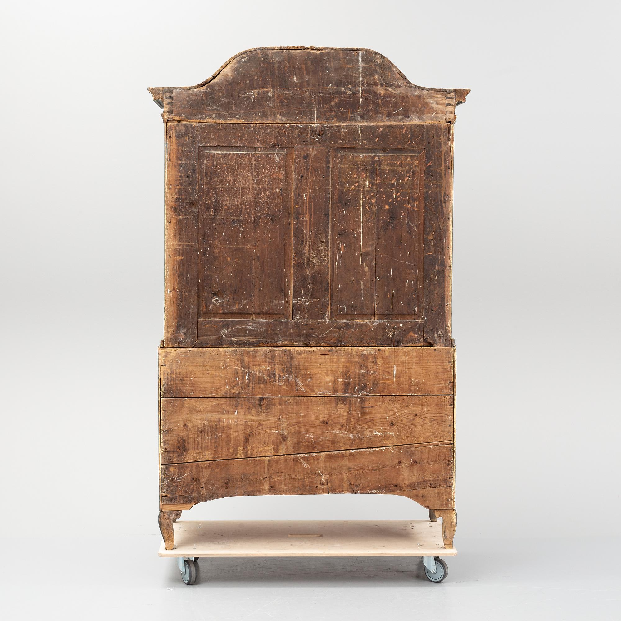 A rococo cabinet from the 1700's.
