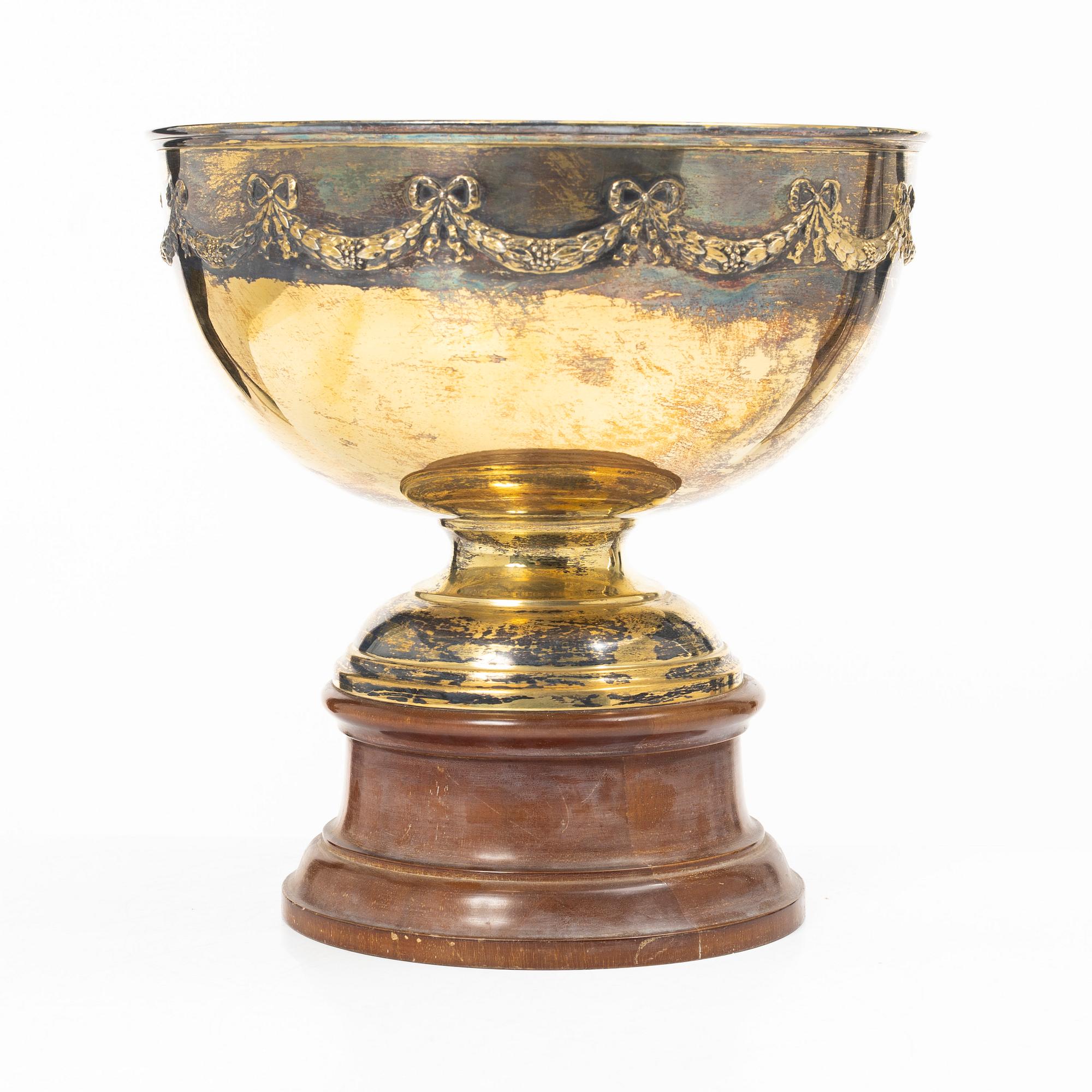 C.G. Hallberg, A silver gilt bowl, Stockholm 1915.