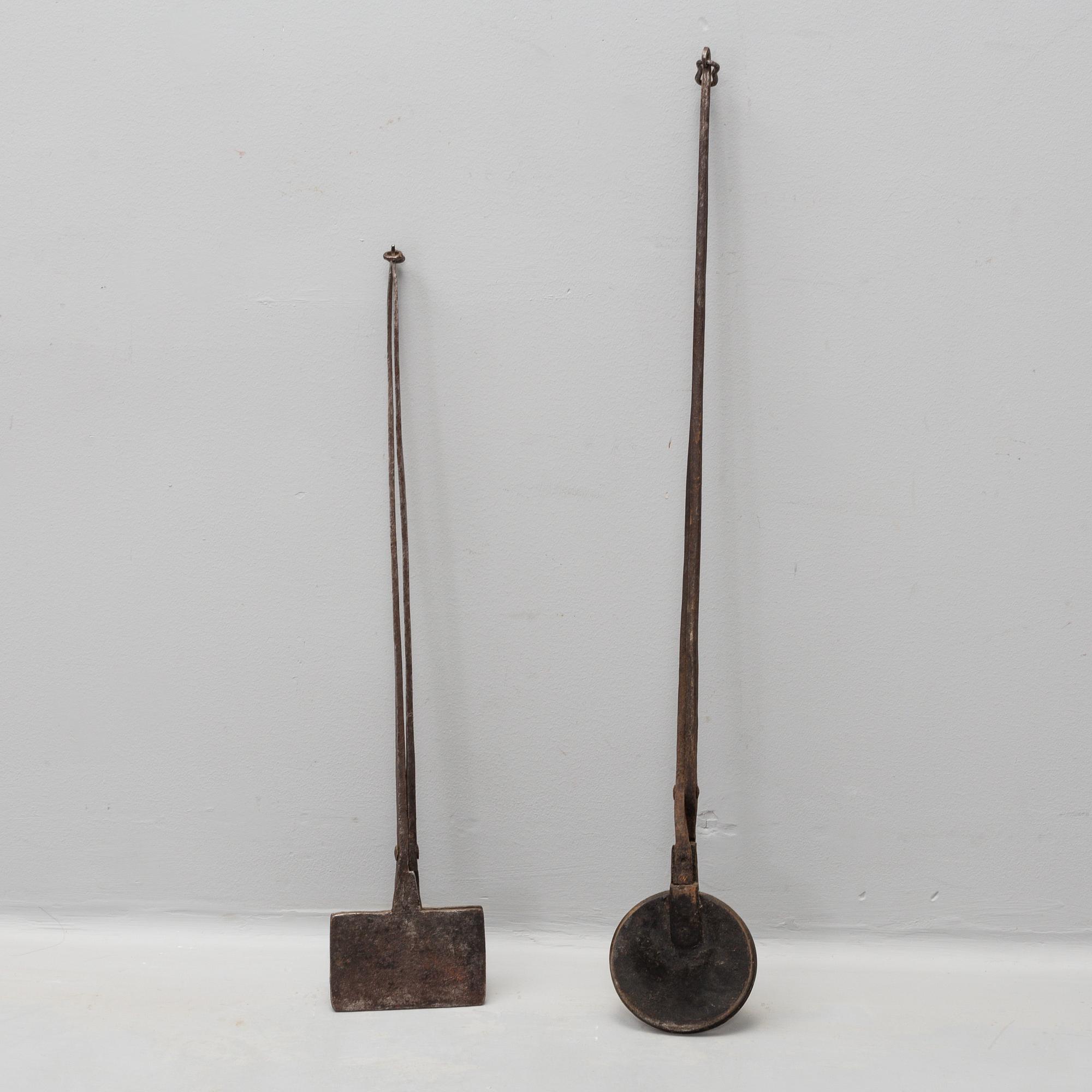 Two Swedish 19th century cast iron objects.
