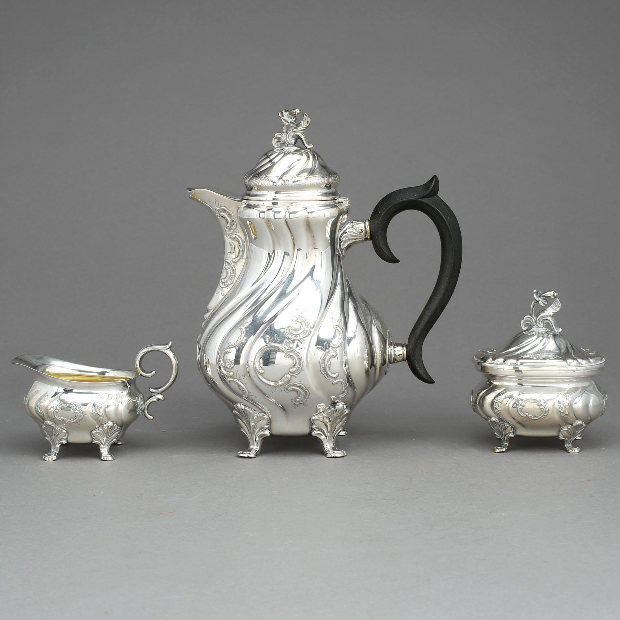KAFFESERVIS, 3 delar, rokokostil, silver, CG Hallberg, 1948-1957, Totalvikt 827 gram. (inkl. kannans handtag).