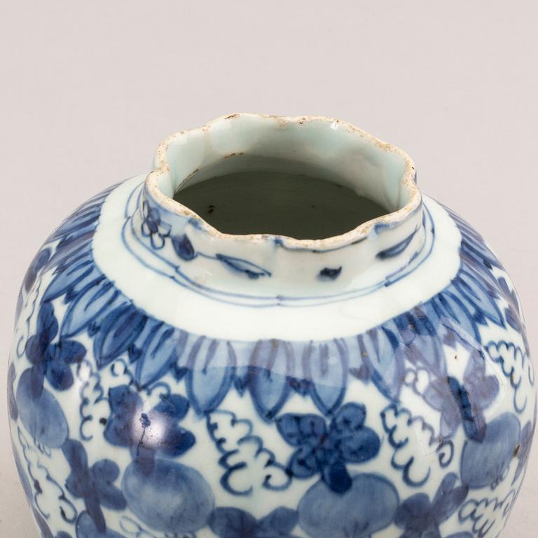 A blue and white jar, Ming dynasty, Wanli (1572-1620).