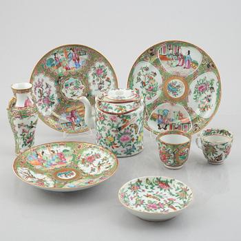 Seven pieces of Kanton porcelain, China, Qing dynasty, 19th century.