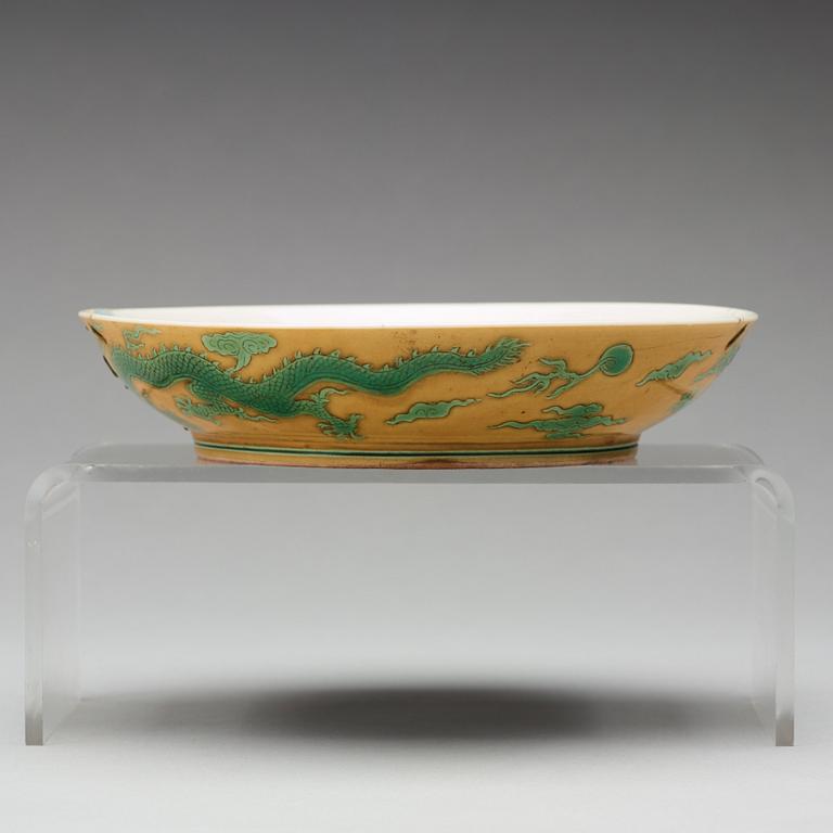 A yellow glazed dish with green five clawed dragons, Qing dynasty, Jiaqings seal mark in underglaze blue (1644-1912).