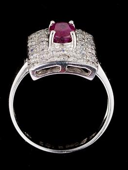 Ring, set with 44 brilliant cut diamonds, tot. 0.88 cts and ruby, 1.02 cts.