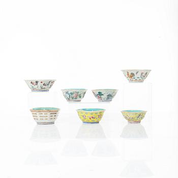 A group of seven Chinese famille rose porcelain bowls, late Qing dynasty / around 1900.