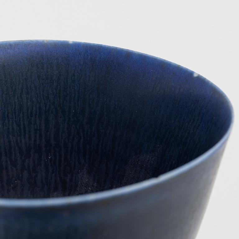 Berndt Friberg, a set of two stoneware bowls, Gustavsberg, Sweden.