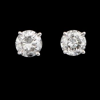 ÖRHÄNGEN, 1 par, 14K vitguld, briljantslipade diamanter tot ca 0.63 ct.