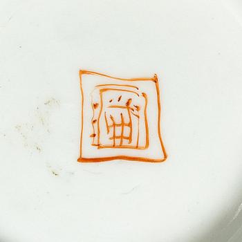 Six clobbered porcelain vases, China, Qingdynasty, 18th century.