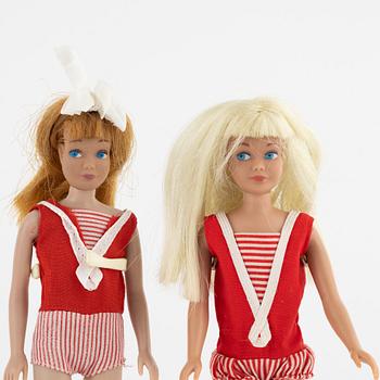 Barbie and Tressy, 5 dolls in box, along with clothes and accessories, Mattel, 1960s.