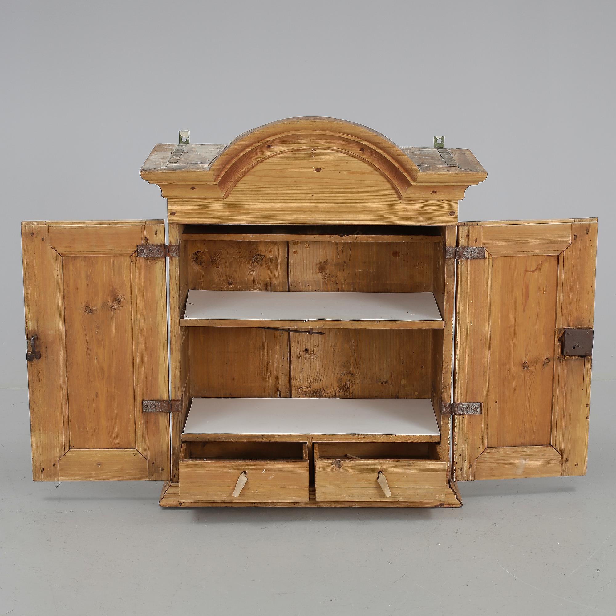 VÄGGSKÅP, allmoge, 1800-talets första hälft.