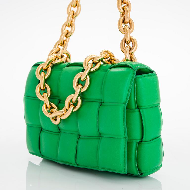 Bottega Veneta, a 'Chain Cassette' bag.