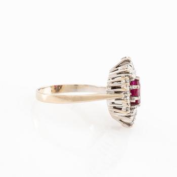 Ring 18K white gold with a ruby and diamonds.