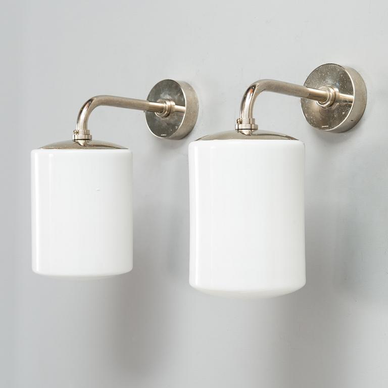 Paavo Tynell, a pair of mid-20th-century '7239' wall lights for Taito.