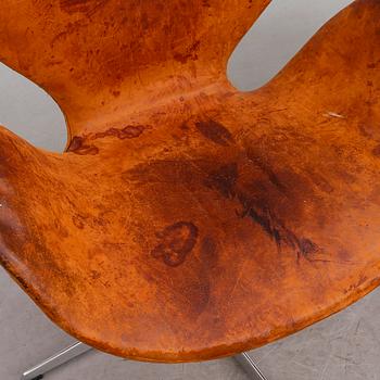 FÅTÖLJER, 1 par, "Svanen", Arne Jacobsen för Fritz Hansen, 1900-talets mitt.