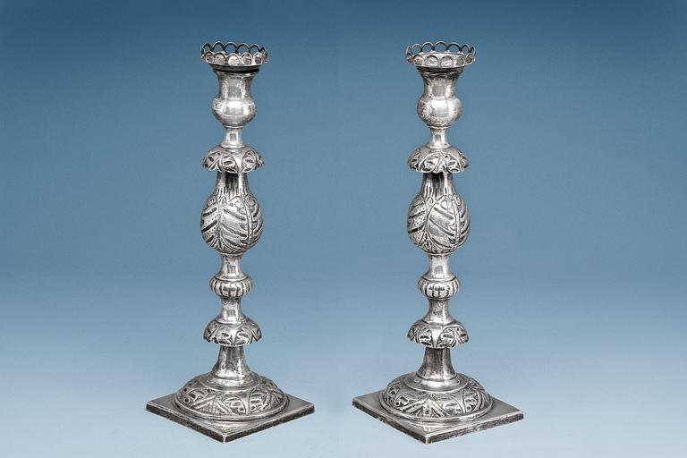 A PAIR OF CANDLESTICKS.