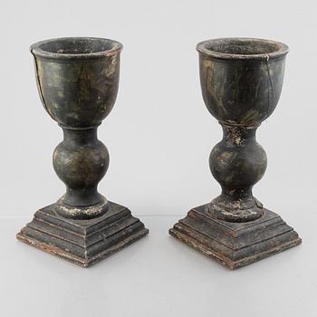 Urnor, ett par, omkring år 1700. Barock.