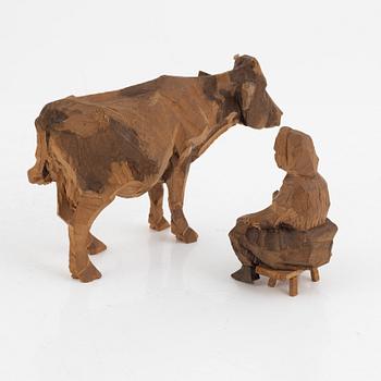 Axel Petersson Döderhultarn, sculpture, signed. Partially painted wood, height 9-11 cm, length 5-18 cm.