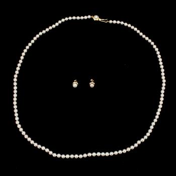 PÄRLCOLLIER samt ÖRHÄNGEN, lås i guld 14K, odlade pärlor, 1900-talets slut.