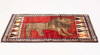 Carpet, Kashgai, circa 185 x 103 cm.
