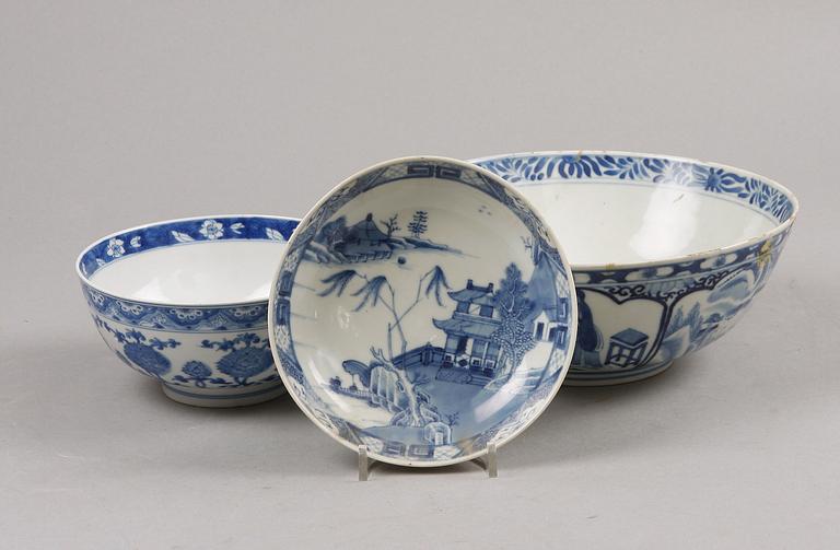 SKÅLAR 2 st SAMT FAT, porslin, bla Qianlong, Kina 1700-tal.