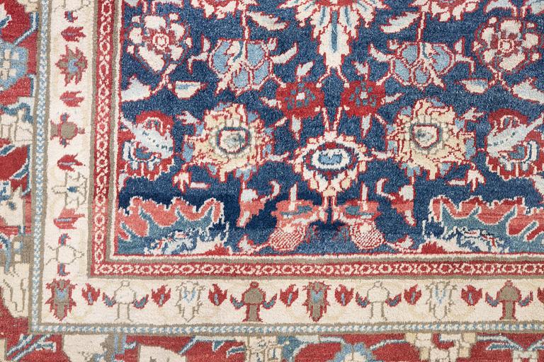 An antique cotton Agra of 'Ziegler Mahal' design, Northern India, c. 647 x 330 cm.