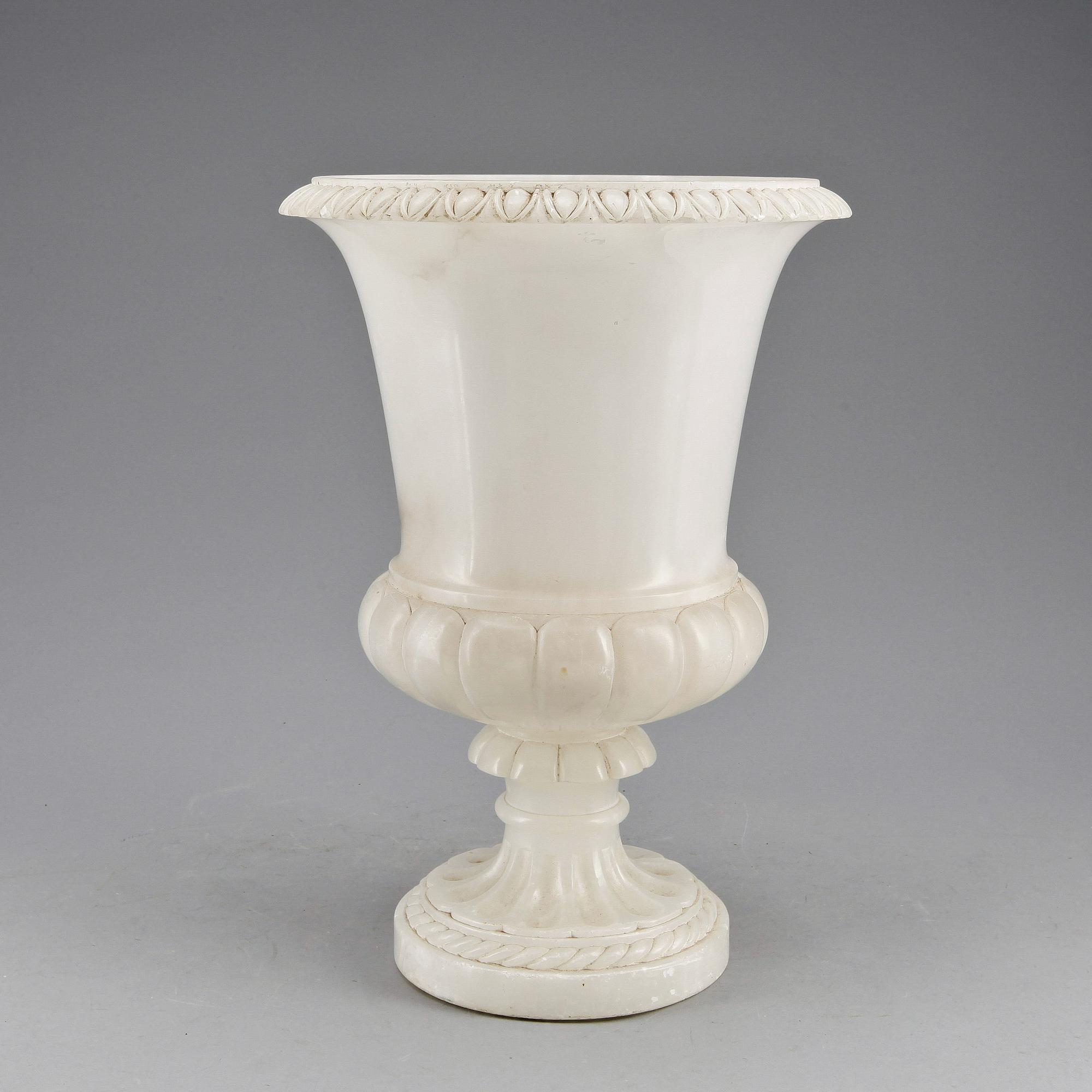 URNA / BORDSLAMPA, alabaster, 1800-tal.