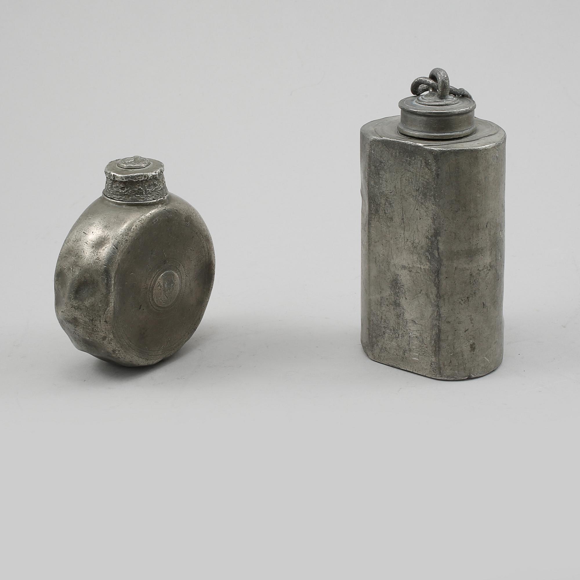 PLUNTOR, 2 st, tenn, en med otydliga stämplar, sannolikt Jönköping, 1800-tal.