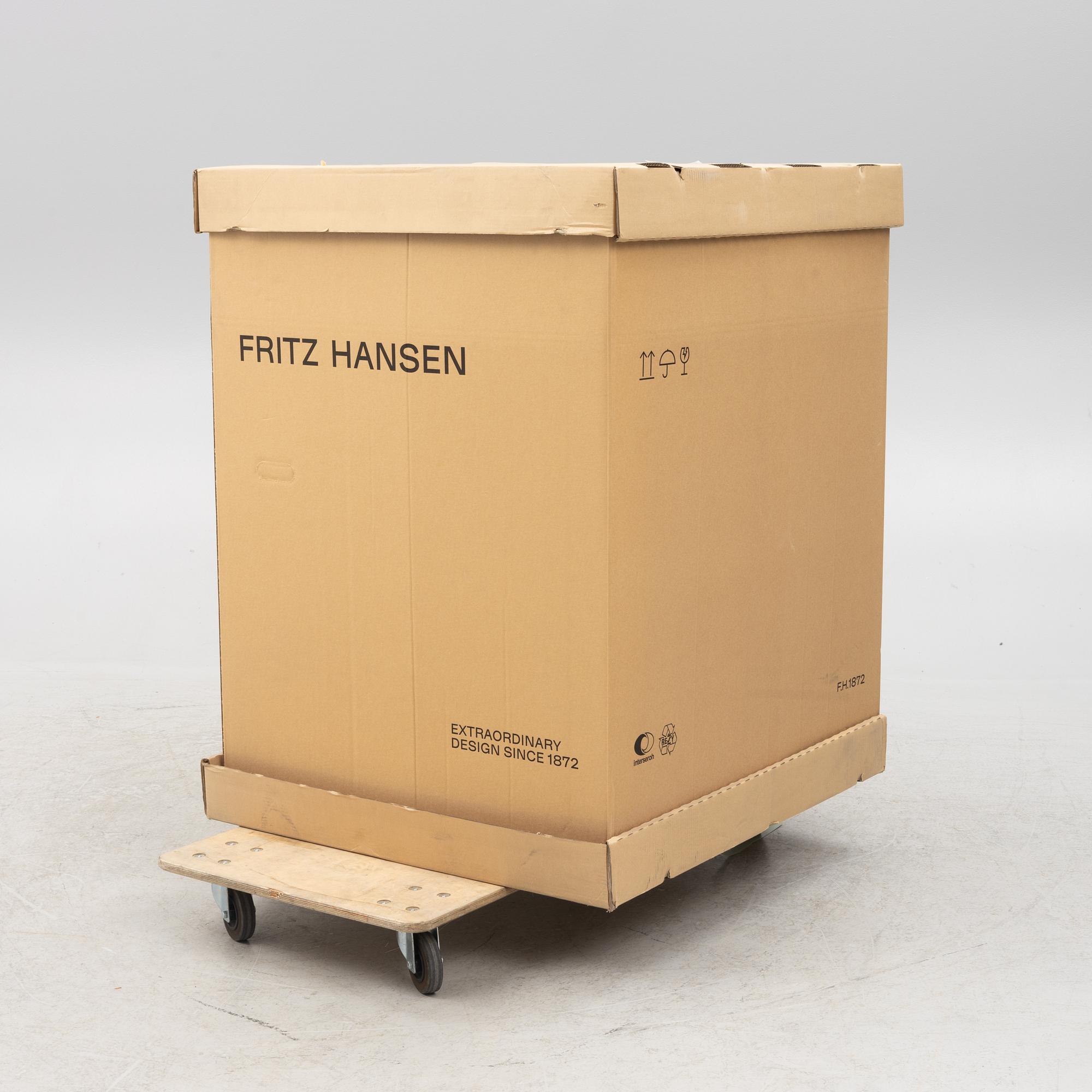 Arne Jacobsen, fåtölj, "Ägget", Fritz Hansen, Danmark, 2021.