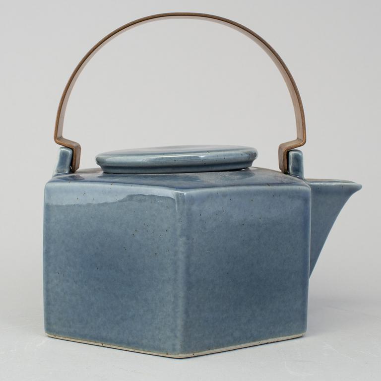 SIGNE PERSSON-MELIN, a six-sided teapot by Rörstrand.