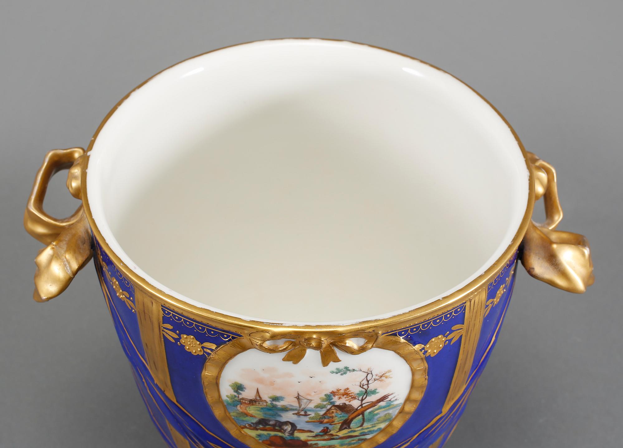 LOCKURNA, porslin, Berlin, 1900-tal.