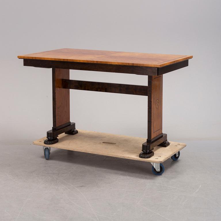 A Swedish Grace dining table, 1920s / 30s.