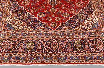 A carpet, Kashan, ca 355 x 248 cm.