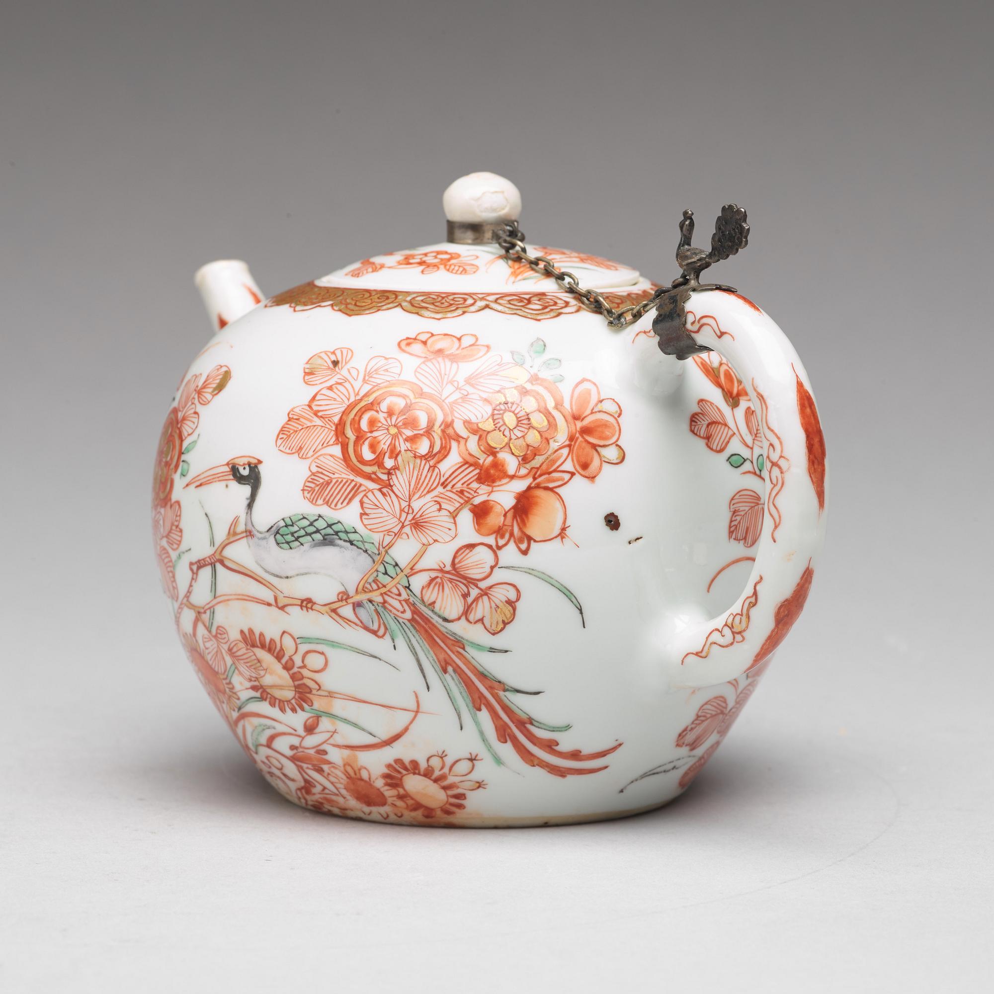 A rouge de fer tea pot, Qing dynasty, 18th Century.