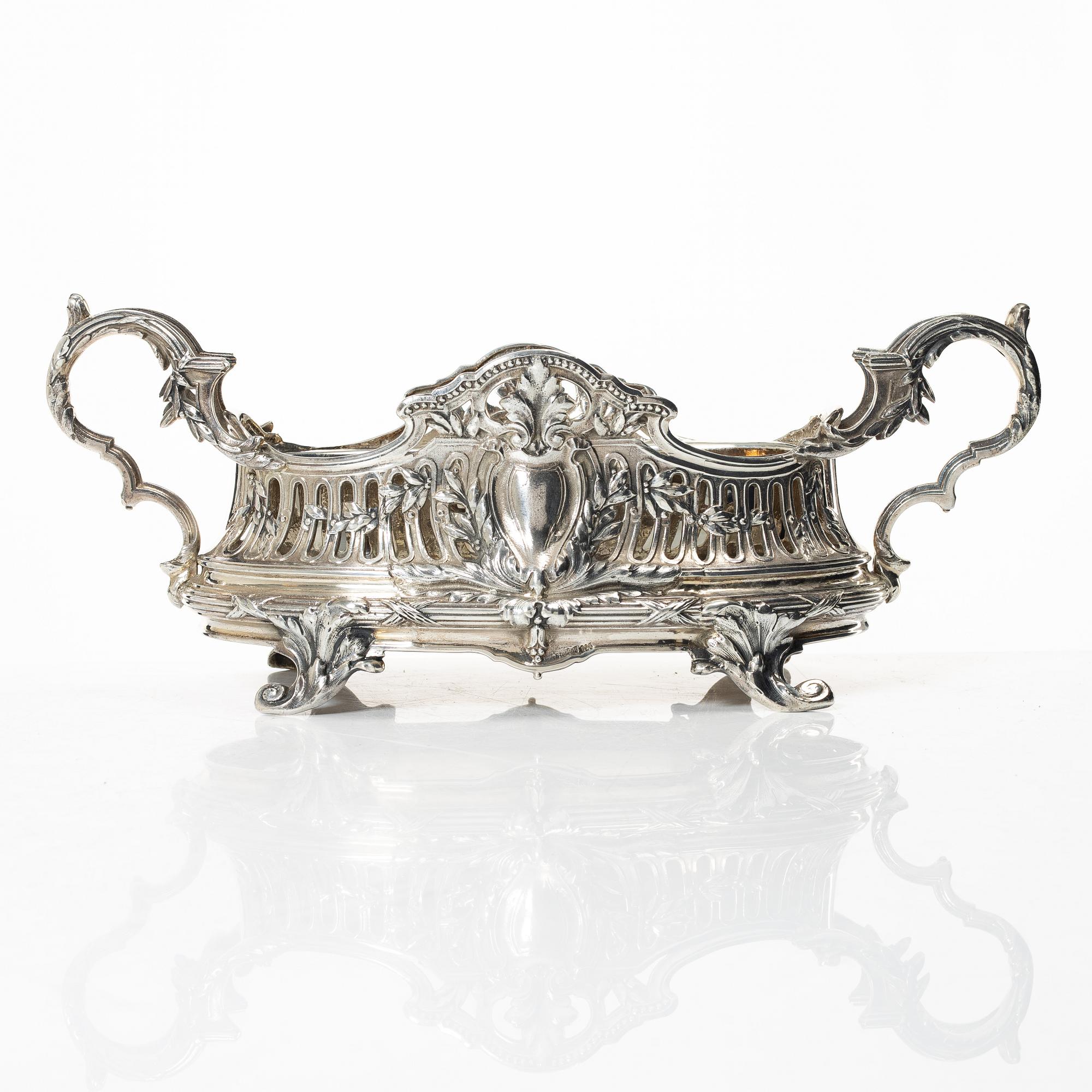 Jardinière, sterling silver, Louis XVI style, second half of the 20th century.