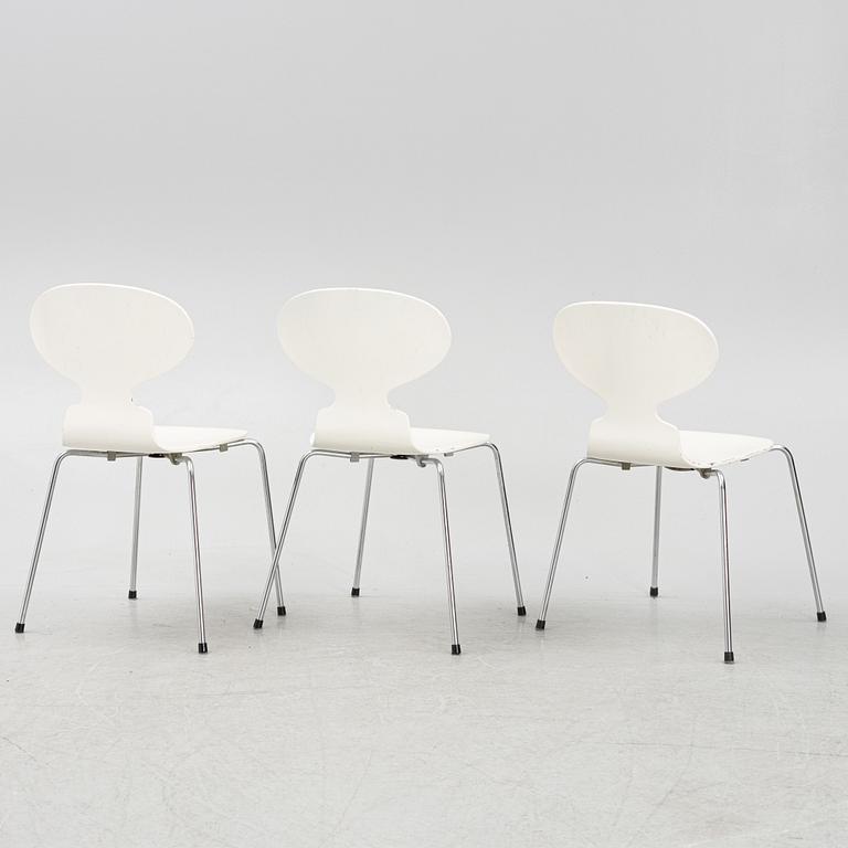 Arne Jacobsen, stolar, 3 st, "Myran", Fritz Hansen, Danmark, 1900-talets mitt.