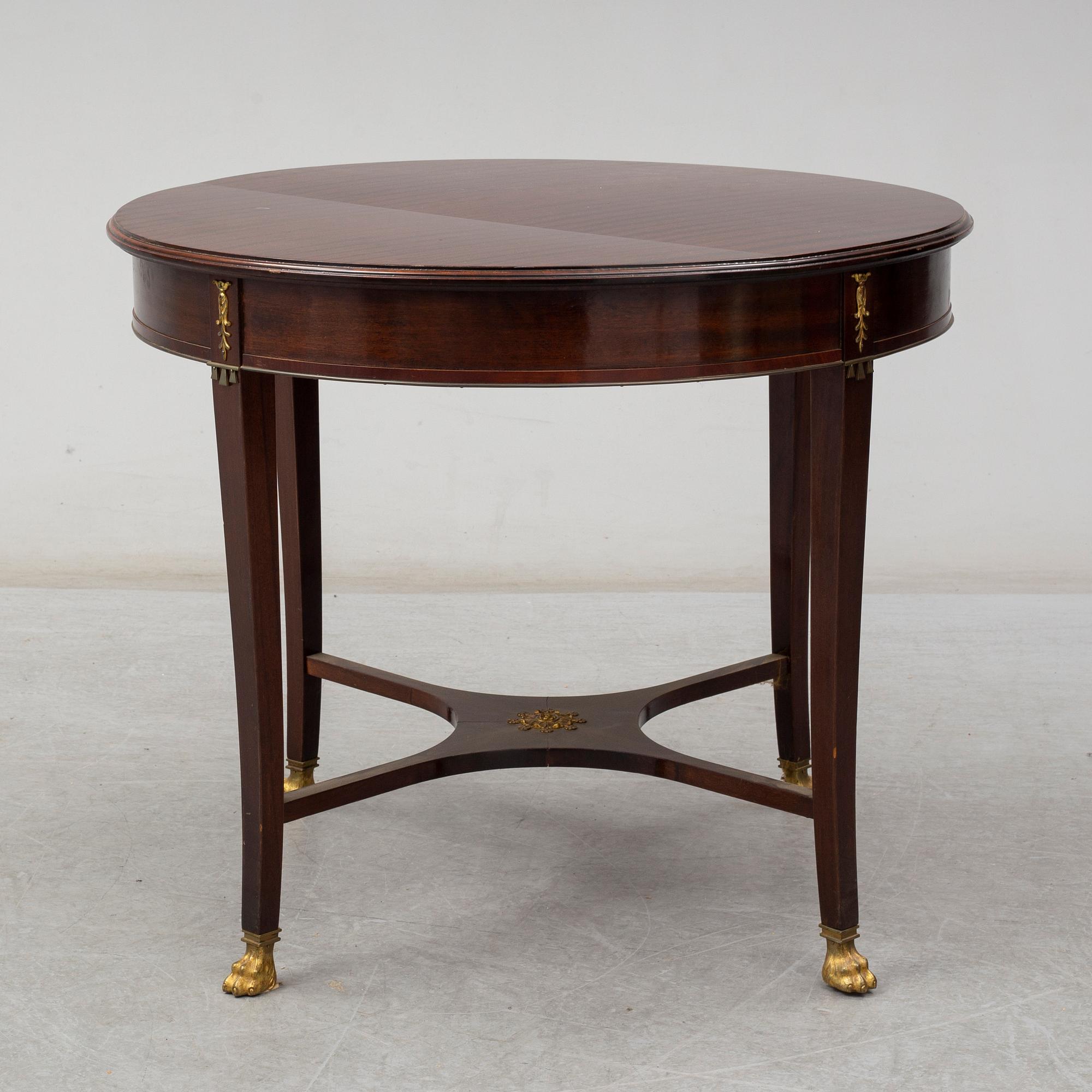 SALONGSBORD SAMT LAMPBORD, ett par, Sengustaviansk stil, tidigt 1900-tal.