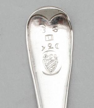 DESSERTSKEDAR, 5 st, silver, Johan Fagerberg (4), Karlskrona 1805 o Johan Henrik Schvart, Karlskrona 1824. Vikt ca 99 g.