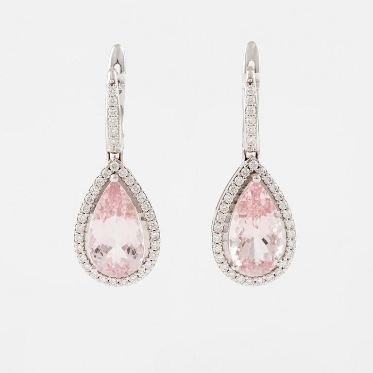 A pair of earrings in 18K white gold with faceted morganites and round brilliant-cut diamonds.