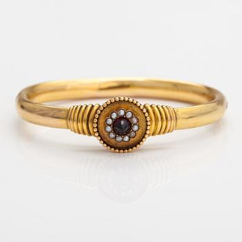 A Tillander, Armband, 14K guld, granat och pärlor. S:t Petersburg, tidigt 1900-tal.