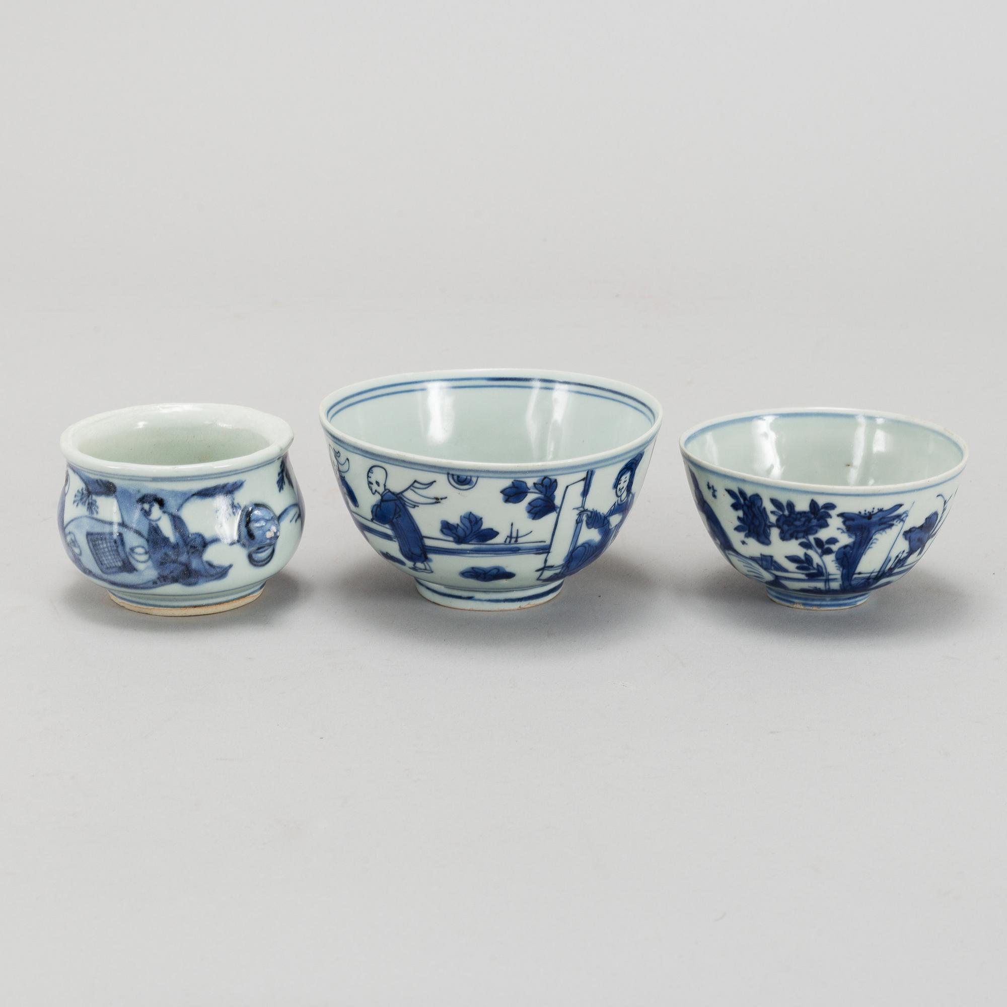 Two blue and white bowls and a censer, Ming dynasty (1368-1644).