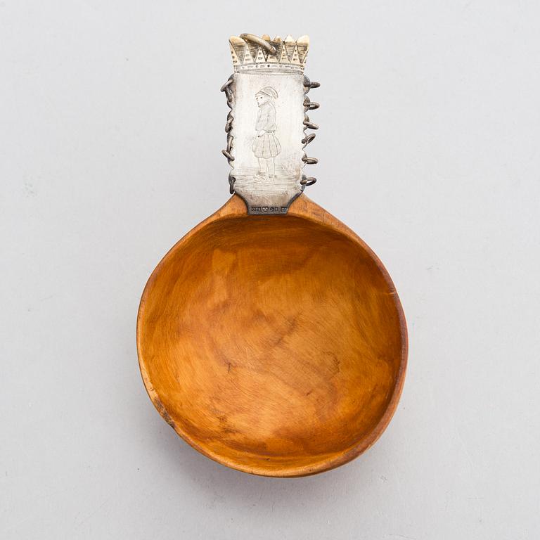 A masur birch and silver guksi /cup from Lapland marked OFE, Boden, Sweden, 1929. Sami handicraft / duodji.
