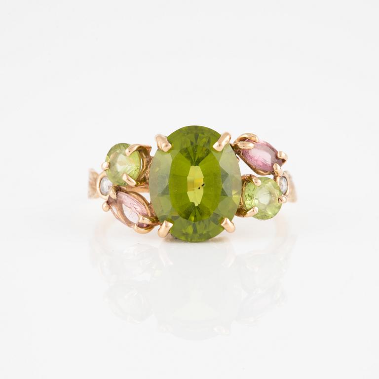 Ring with peridot, pink and green tourmaline, and brilliant-cut diamonds.