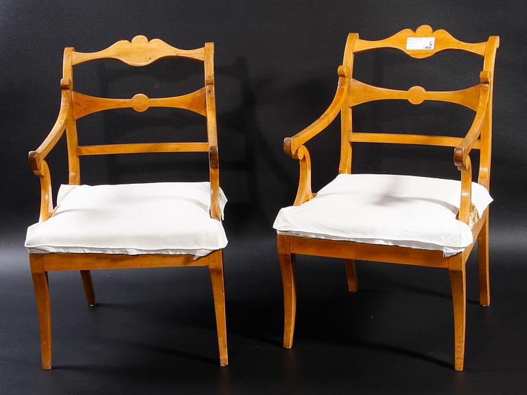 KARMSTOLAR, ett par, senempire, 1800-talets mitt.
