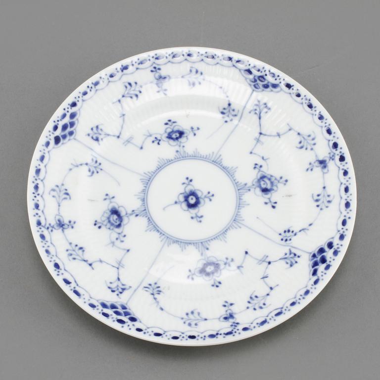 SERVISDELAR, 27 st, porslin, "Musselmalet", Royal Copenhagen, Danmark, 1900-talets andra hälft.
